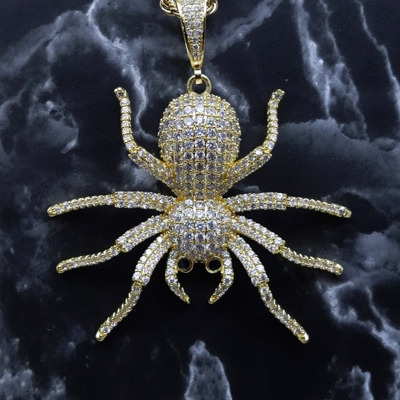 14K Gold Finish Spider + 20" Rope Chain - Picture 9 of 10